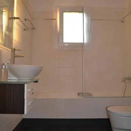 Emma - With Stunning Sea Views Holiday home *