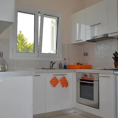 Emma - With Stunning Sea Views Holiday home *