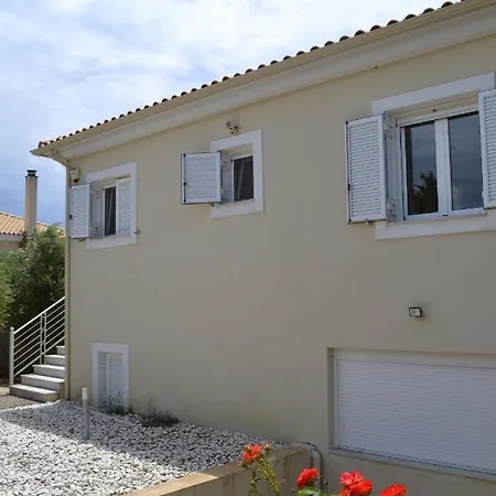 Emma - With Stunning Sea Views *