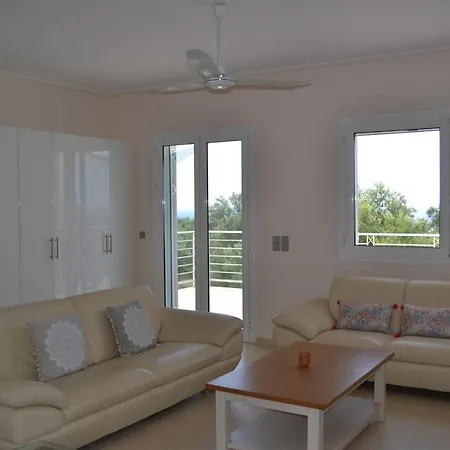 Emma - With Stunning Sea Views Holiday home