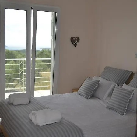 Emma - With Stunning Sea Views Holiday home *
